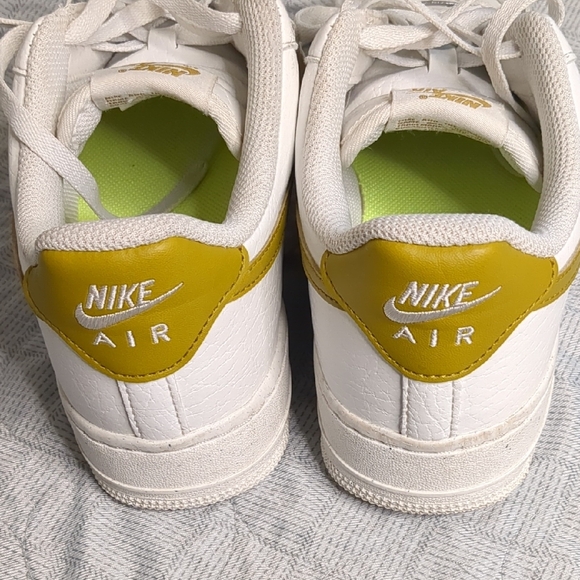 Nike Air Force 1 '07 SE "Next Nature" in the Summit White/Bronzine colorway. - Picture 12 of 16